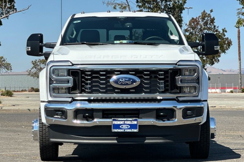 Ford F-450SD Vehicle Full-screen Gallery Image 08