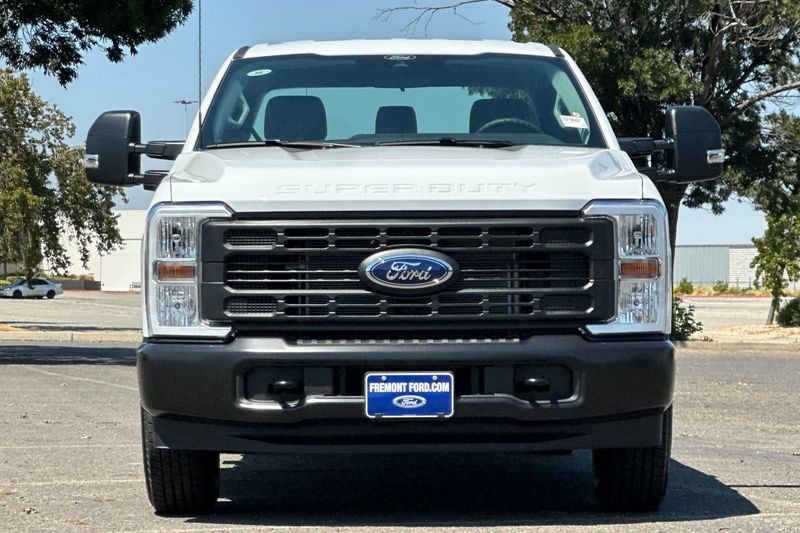 Ford F-250SD Vehicle Full-screen Gallery Image 08