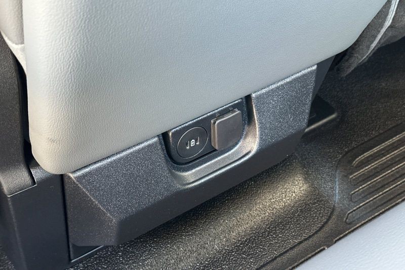 Ford F-250SD Vehicle Full-screen Gallery Image 13