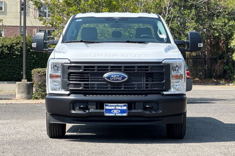 Ford F-250SD Vehicle Full-screen Gallery Image 08