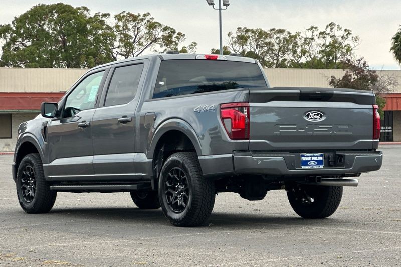 Ford F-150 Vehicle Full-screen Gallery Image 05