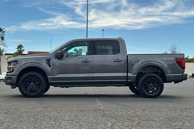 Ford F-150 Vehicle Full-screen Gallery Image 06