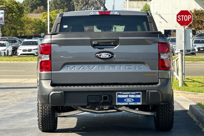 Ford Maverick Vehicle Full-screen Gallery Image 04