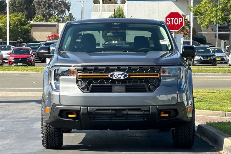 Ford Maverick Vehicle Full-screen Gallery Image 08