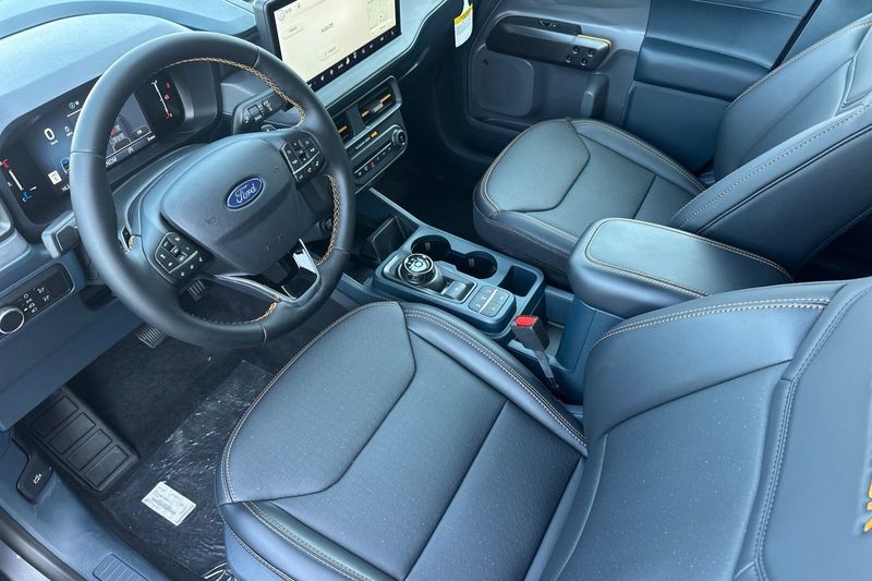Ford Maverick Vehicle Full-screen Gallery Image 09
