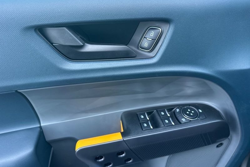 Ford Maverick Vehicle Full-screen Gallery Image 10