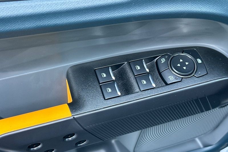 Ford Maverick Vehicle Full-screen Gallery Image 11