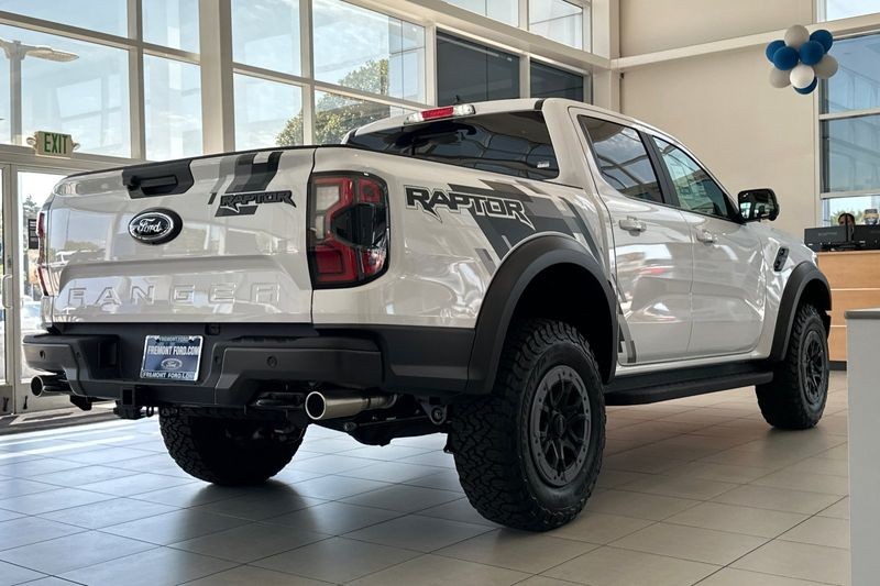 Ford Ranger Vehicle Full-screen Gallery Image 03