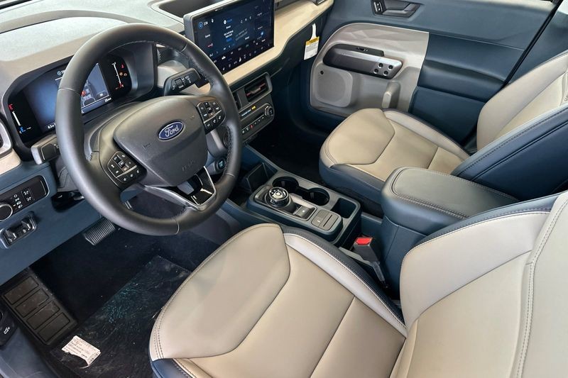 Ford Maverick Vehicle Full-screen Gallery Image 09
