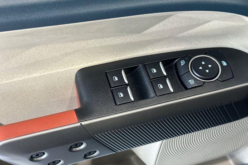 Ford Maverick Vehicle Full-screen Gallery Image 11