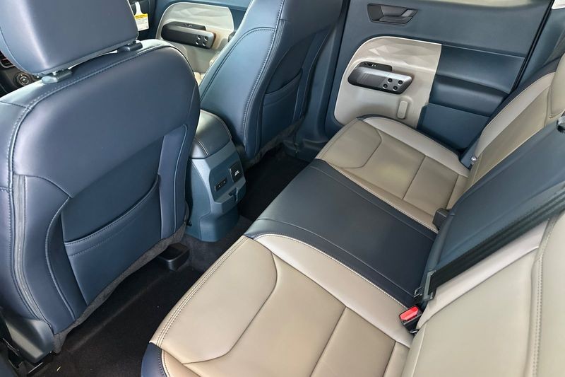 Ford Maverick Vehicle Full-screen Gallery Image 12