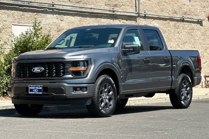 Ford F-150 Vehicle Full-screen Gallery Image 07