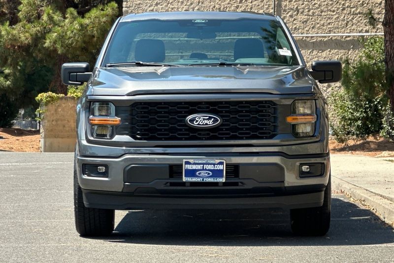 Ford F-150 Vehicle Full-screen Gallery Image 08