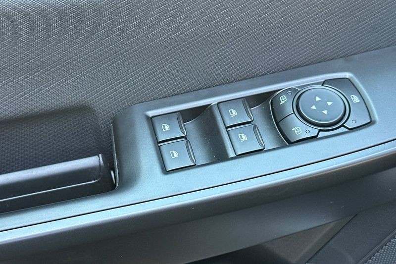 Ford F-150 Vehicle Full-screen Gallery Image 11