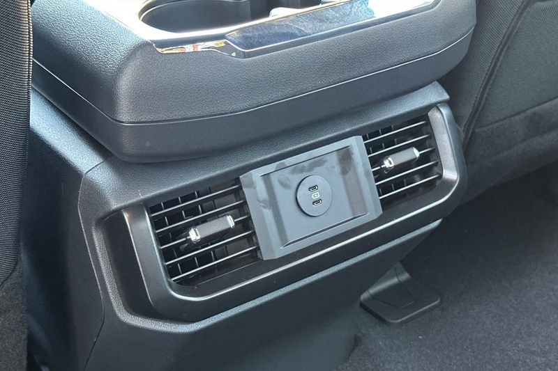 Ford F-150 Vehicle Full-screen Gallery Image 13