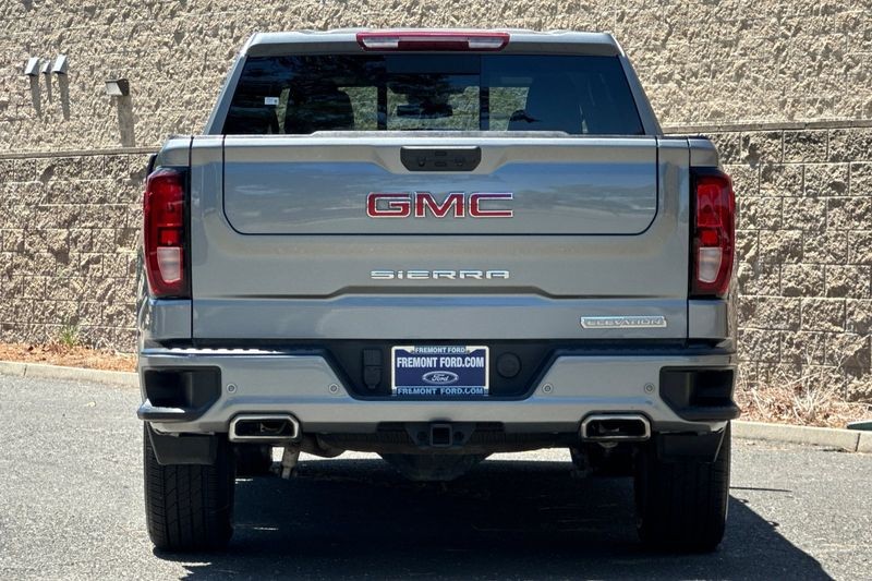 GMC Sierra 1500 Vehicle Full-screen Gallery Image 04