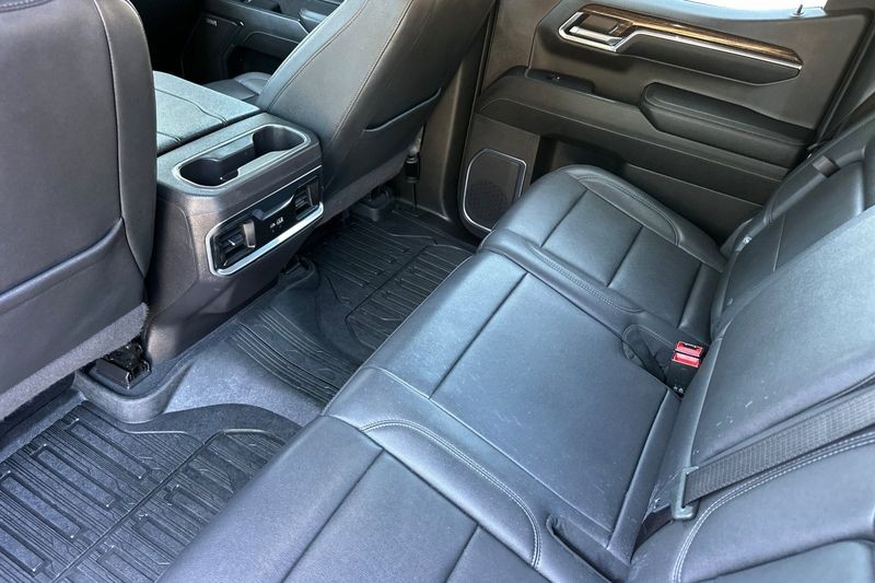 GMC Sierra 1500 Vehicle Full-screen Gallery Image 14