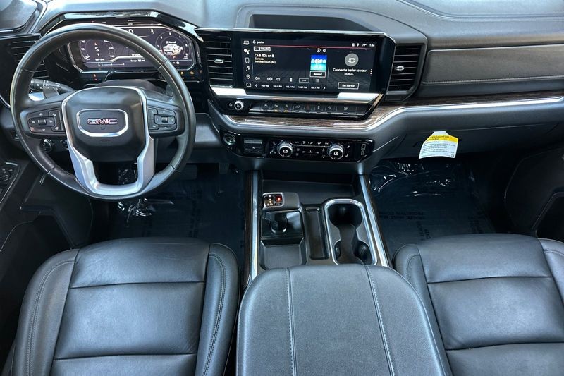 GMC Sierra 1500 Vehicle Full-screen Gallery Image 15