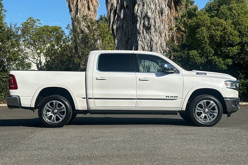 Ram 1500 Vehicle Full-screen Gallery Image 02