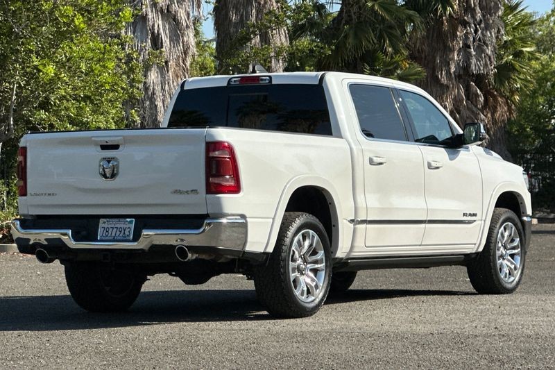 Ram 1500 Vehicle Full-screen Gallery Image 03
