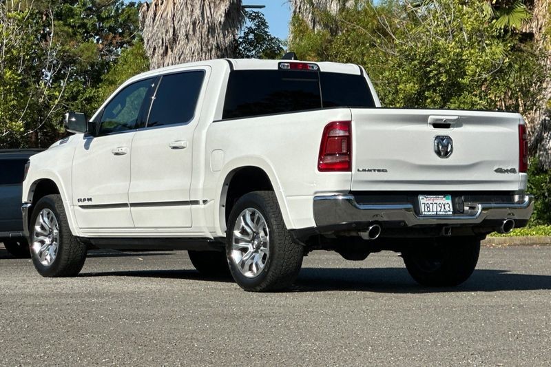 Ram 1500 Vehicle Full-screen Gallery Image 05