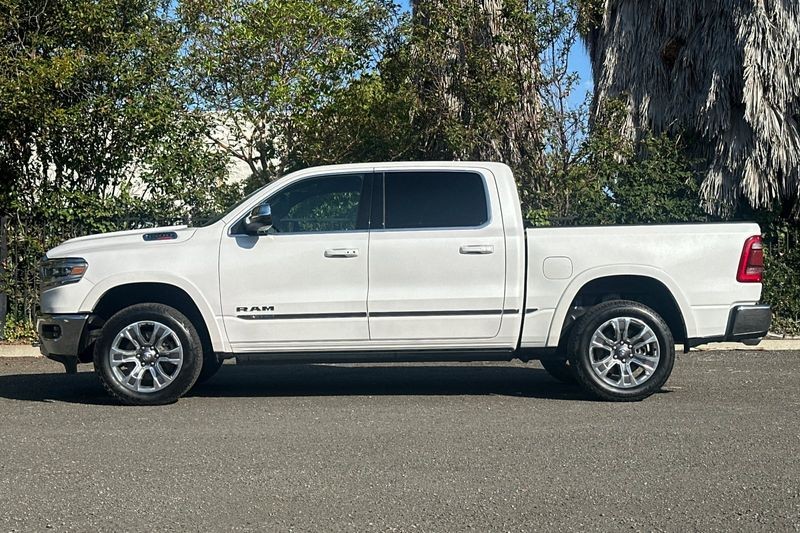Ram 1500 Vehicle Full-screen Gallery Image 07