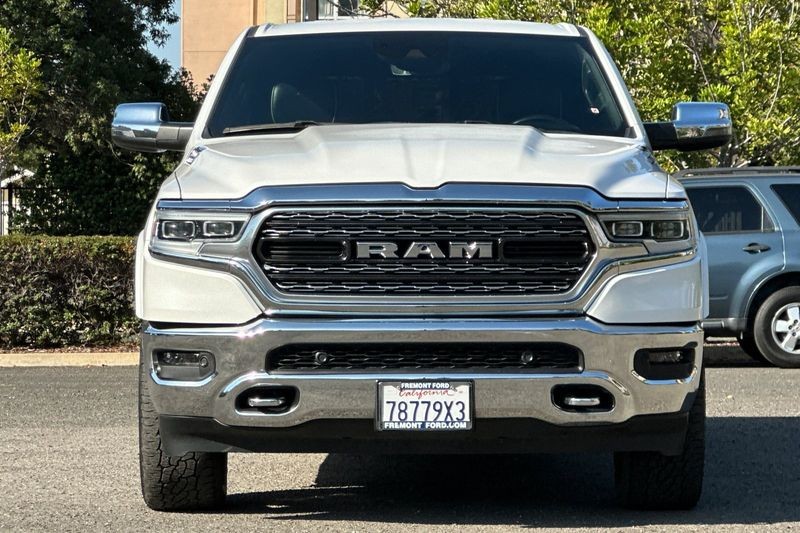 Ram 1500 Vehicle Full-screen Gallery Image 09