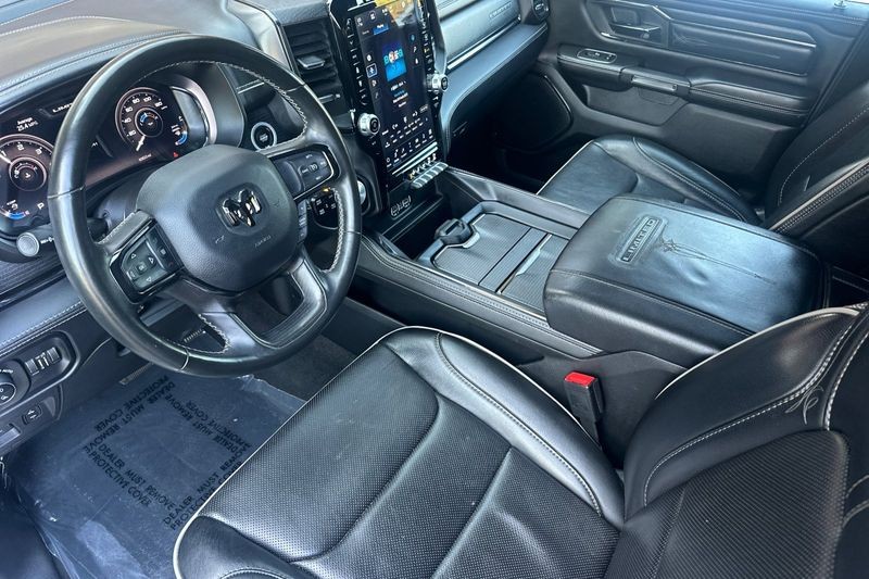 Ram 1500 Vehicle Full-screen Gallery Image 10