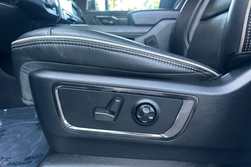 Ram 1500 Vehicle Full-screen Gallery Image 13