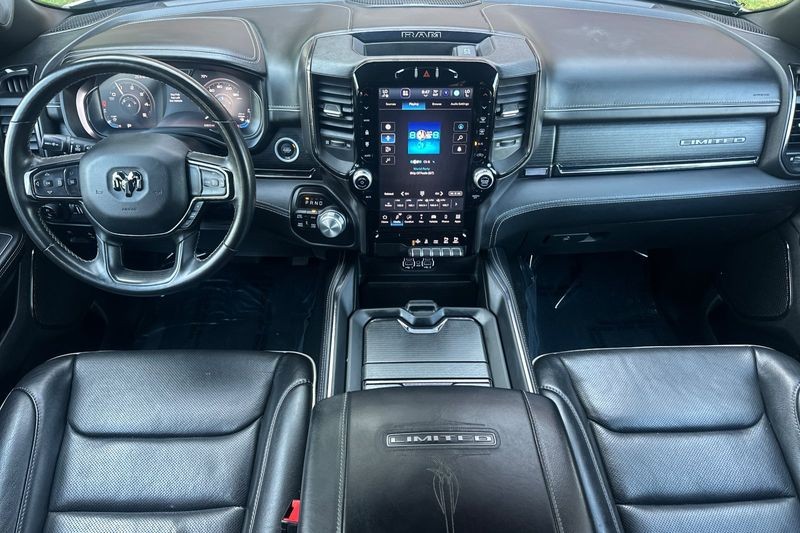 Ram 1500 Vehicle Full-screen Gallery Image 15
