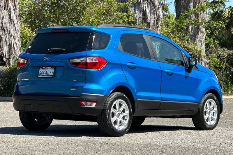 Ford EcoSport Vehicle Full-screen Gallery Image 03