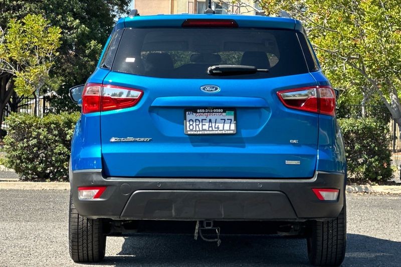 Ford EcoSport Vehicle Full-screen Gallery Image 04