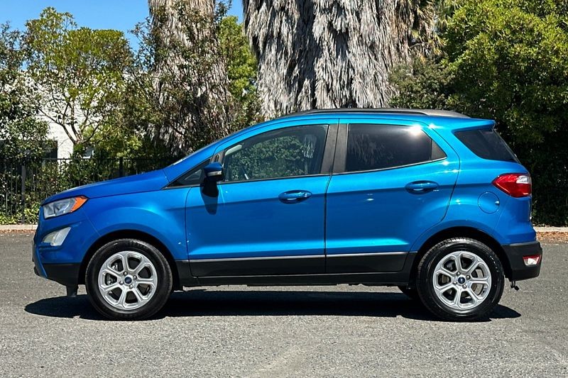 Ford EcoSport Vehicle Full-screen Gallery Image 07