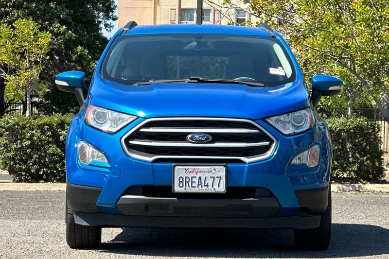 Ford EcoSport Vehicle Full-screen Gallery Image 09