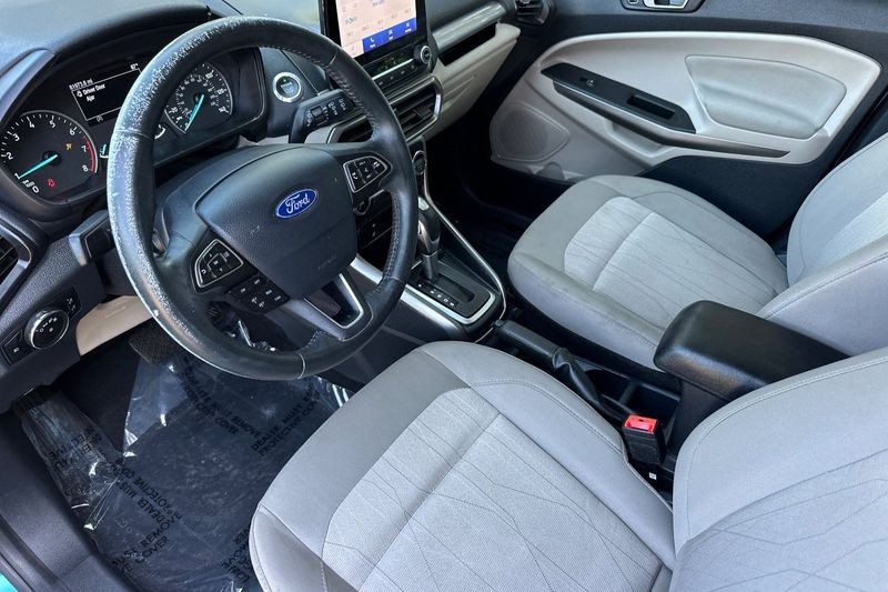 Ford EcoSport Vehicle Full-screen Gallery Image 10