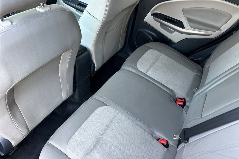 Ford EcoSport Vehicle Full-screen Gallery Image 14