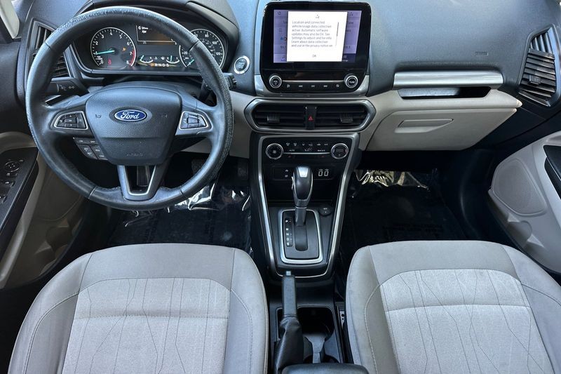 Ford EcoSport Vehicle Full-screen Gallery Image 15