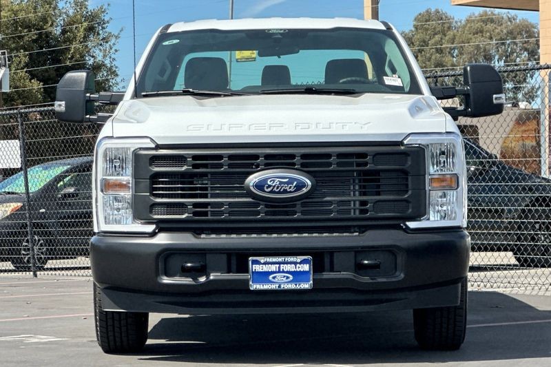 Ford F-250SD Vehicle Full-screen Gallery Image 08