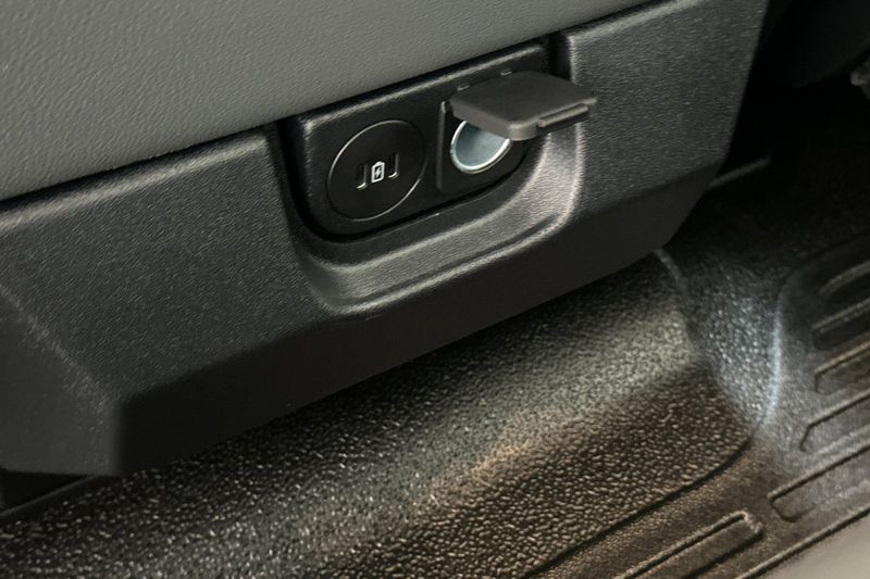Ford F-250SD Vehicle Full-screen Gallery Image 13