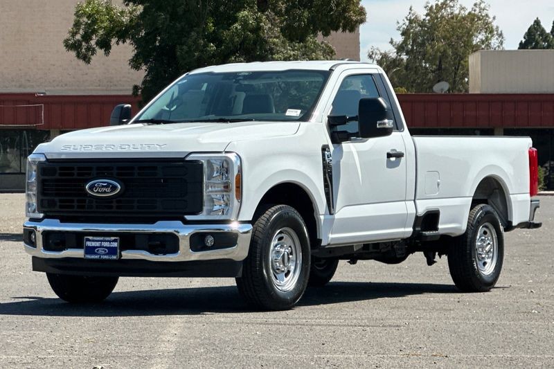 Ford F-250SD Vehicle Full-screen Gallery Image 07