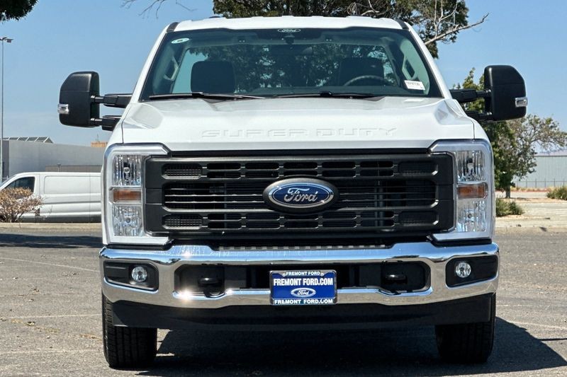 Ford F-250SD Vehicle Full-screen Gallery Image 08