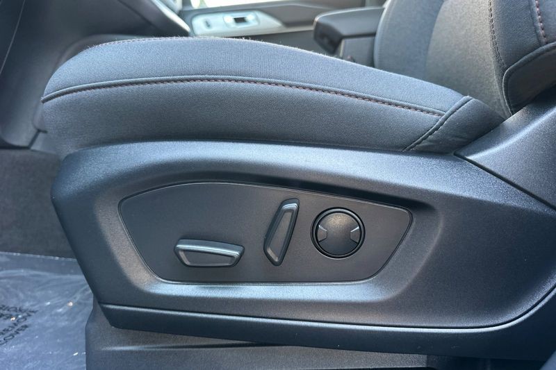Ford Explorer Vehicle Full-screen Gallery Image 13