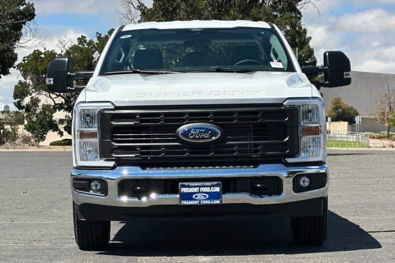 Ford F-250SD Vehicle Full-screen Gallery Image 08