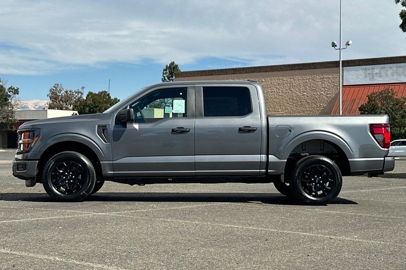 Ford F-150 Vehicle Full-screen Gallery Image 06
