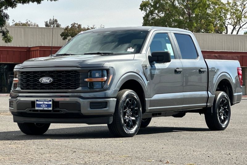 Ford F-150 Vehicle Full-screen Gallery Image 07