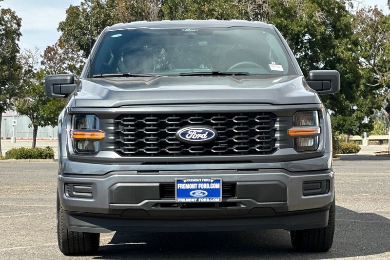 Ford F-150 Vehicle Full-screen Gallery Image 08