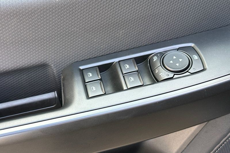 Ford F-150 Vehicle Full-screen Gallery Image 11