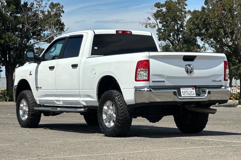 Ram 2500 Vehicle Full-screen Gallery Image 05
