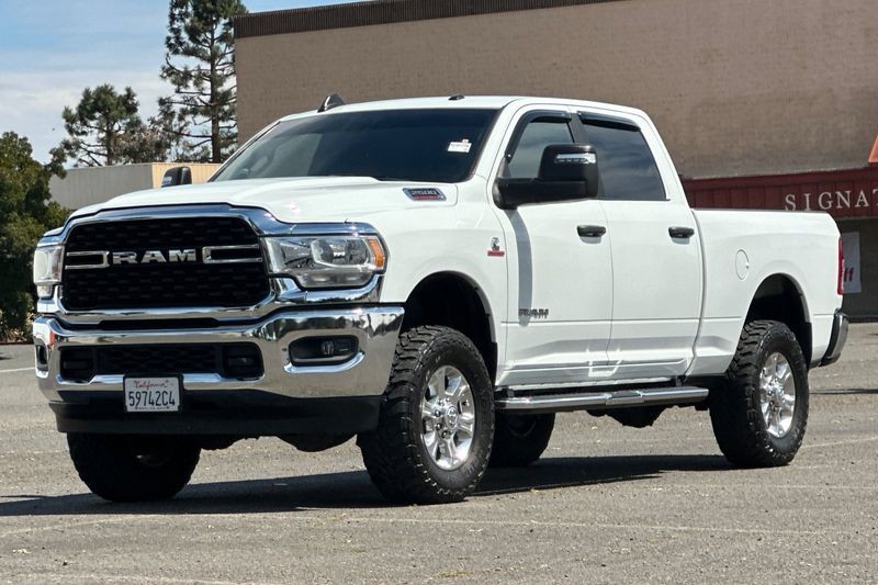 Ram 2500 Vehicle Full-screen Gallery Image 08