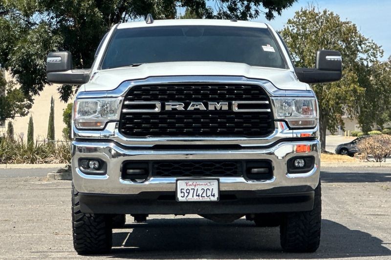 Ram 2500 Vehicle Full-screen Gallery Image 09